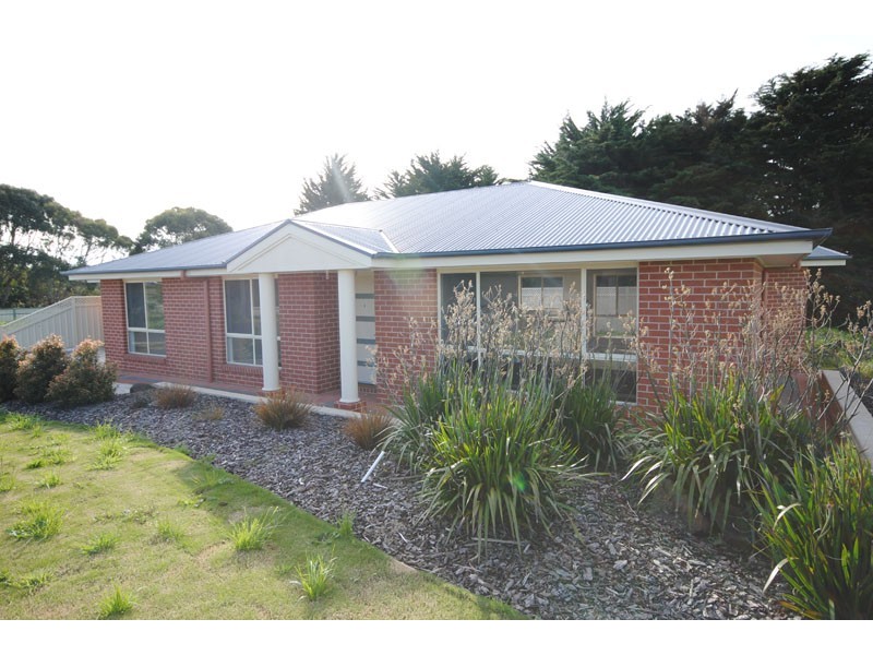 8 Seacliff Place, Portland VIC 3305