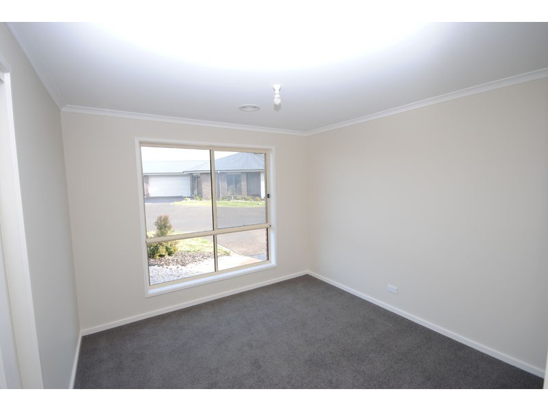 8 Seacliff Place, Portland VIC 3305