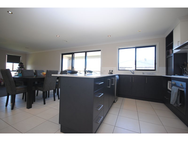 24 Coastal Court, Portland VIC 3305