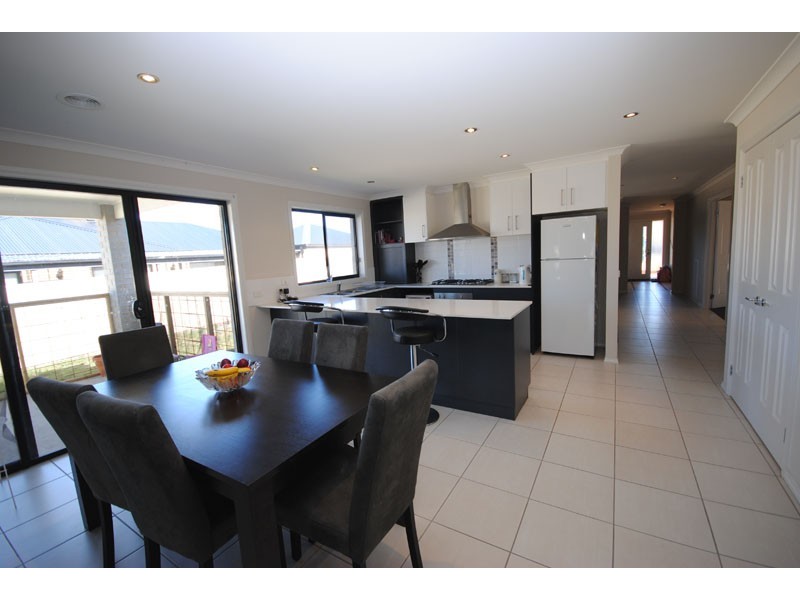 24 Coastal Court, Portland VIC 3305