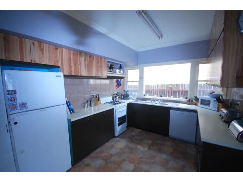 9 Valmai Avenue, Portland VIC 3305