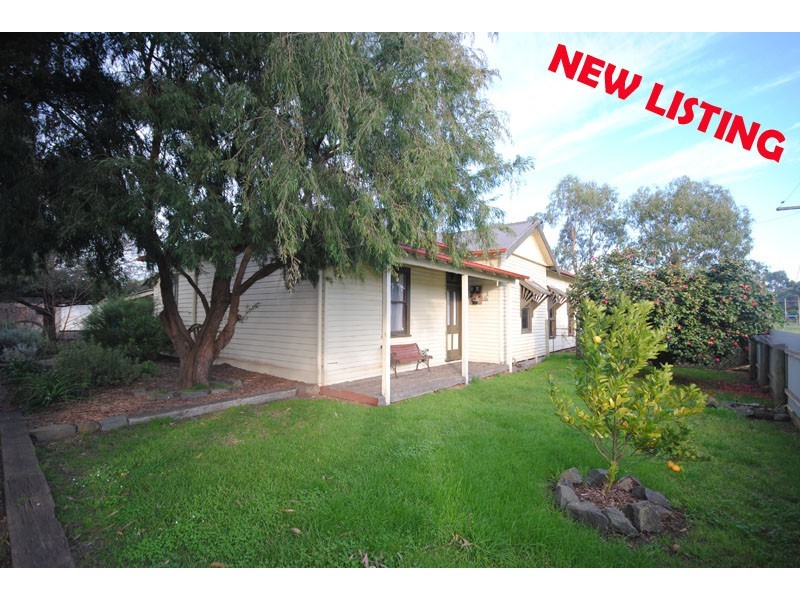 8 Barclay Street  East, Heywood VIC 3304