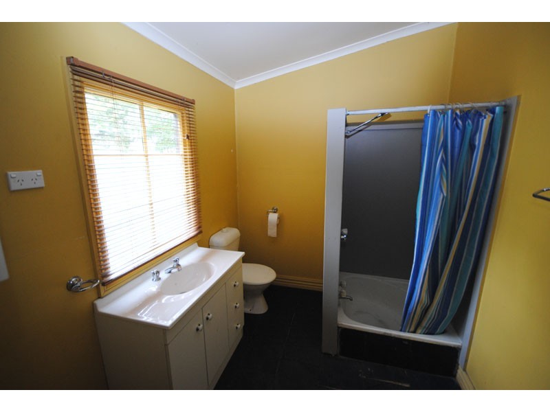 8 Barclay Street  East, Heywood VIC 3304