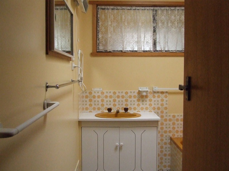 11 Beach Road, Allestree VIC 3305