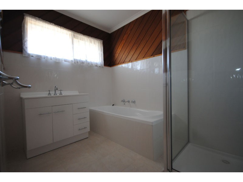 14 Robins Avenue, Portland VIC 3305