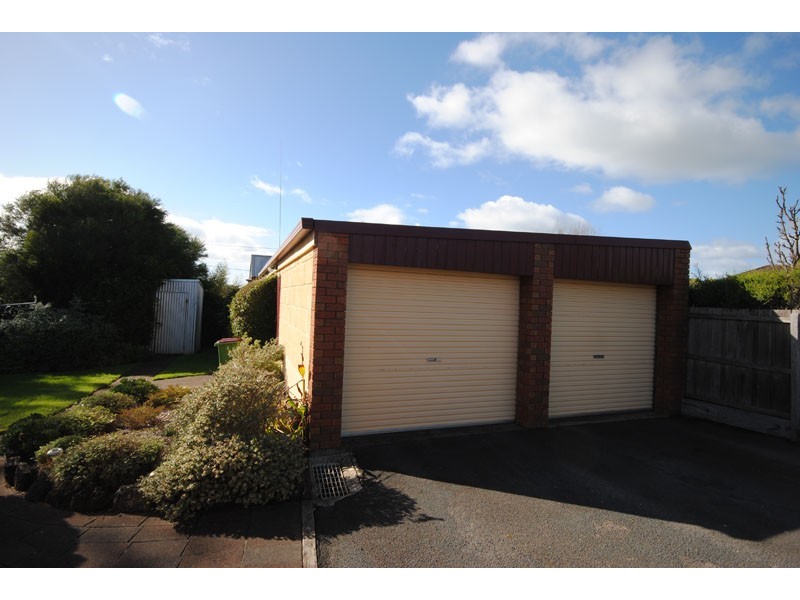14 Robins Avenue, Portland VIC 3305