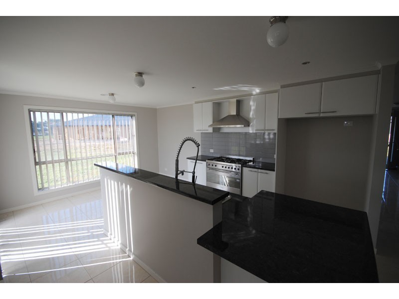 11 Madeira Close, Portland VIC 3305