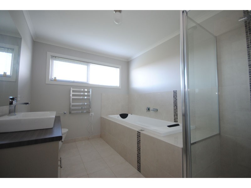 11 Madeira Close, Portland VIC 3305