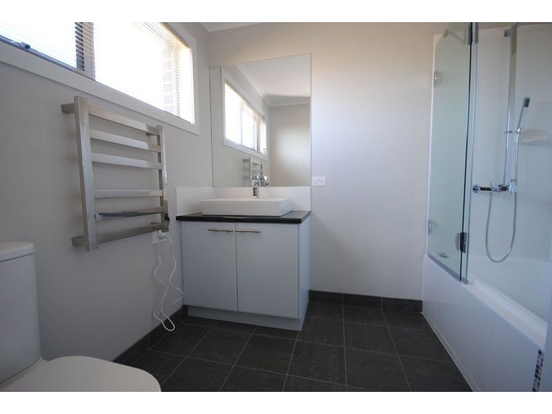 11 Madeira Close, Portland VIC 3305