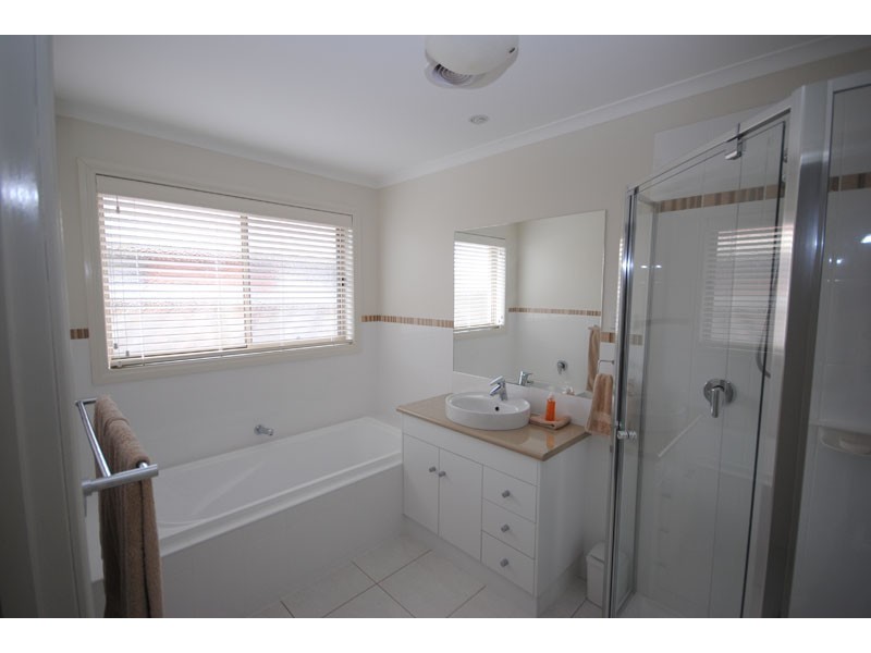 6 Caringal Court, Portland VIC 3305