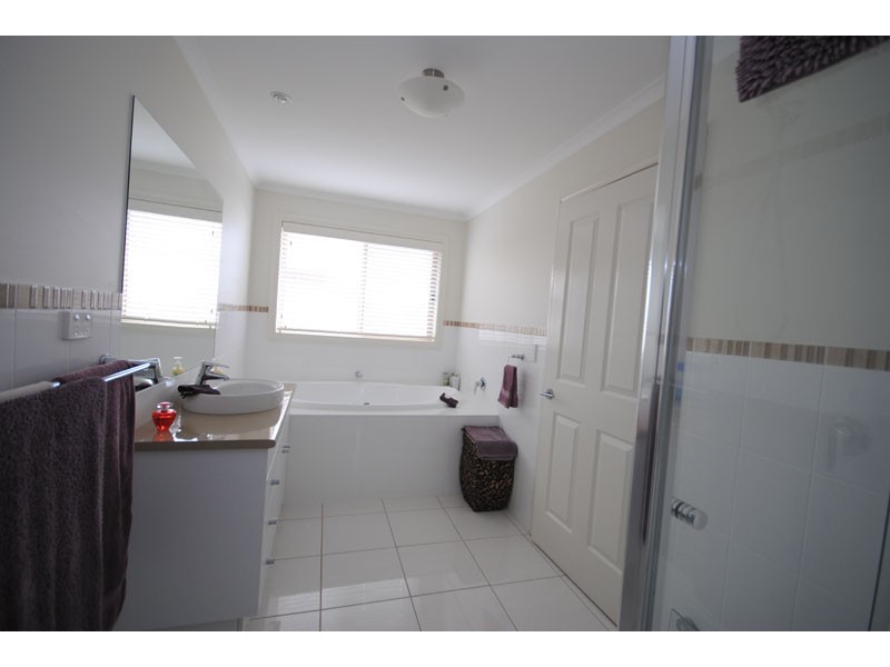 6 Caringal Court, Portland VIC 3305