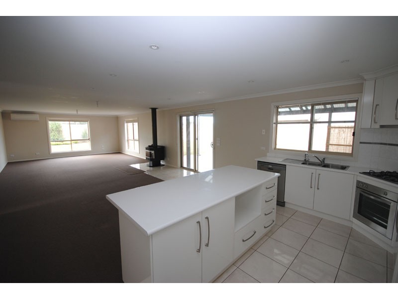 6 Aquarius Court, Portland VIC 3305