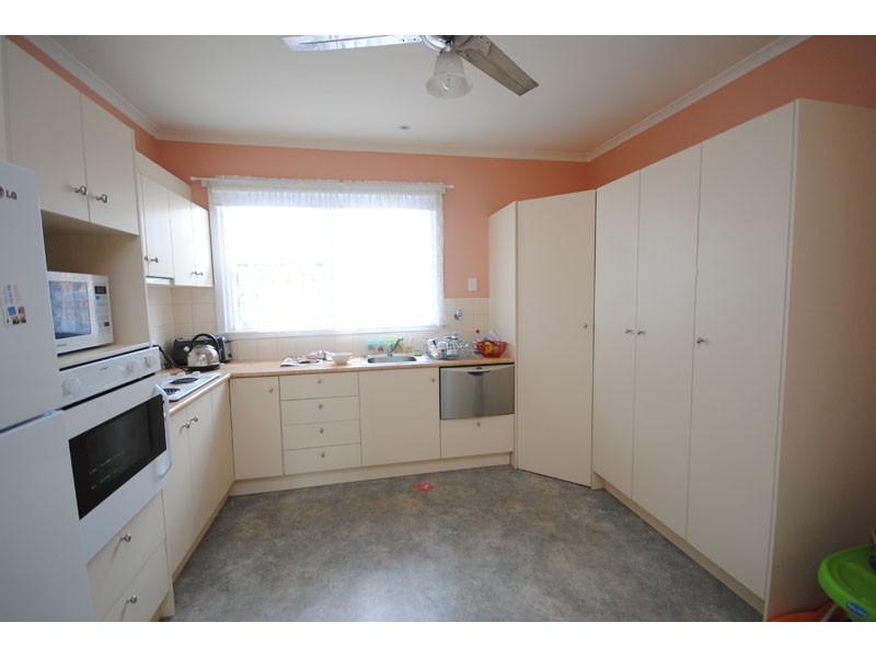 14 Cameron Street, Heywood VIC 3304