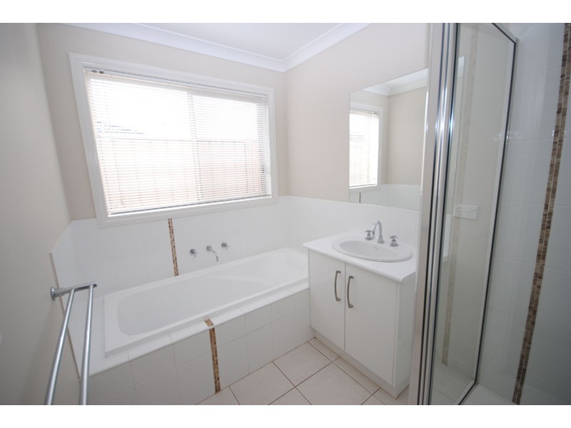 6 Aquarius Court, Portland VIC 3305