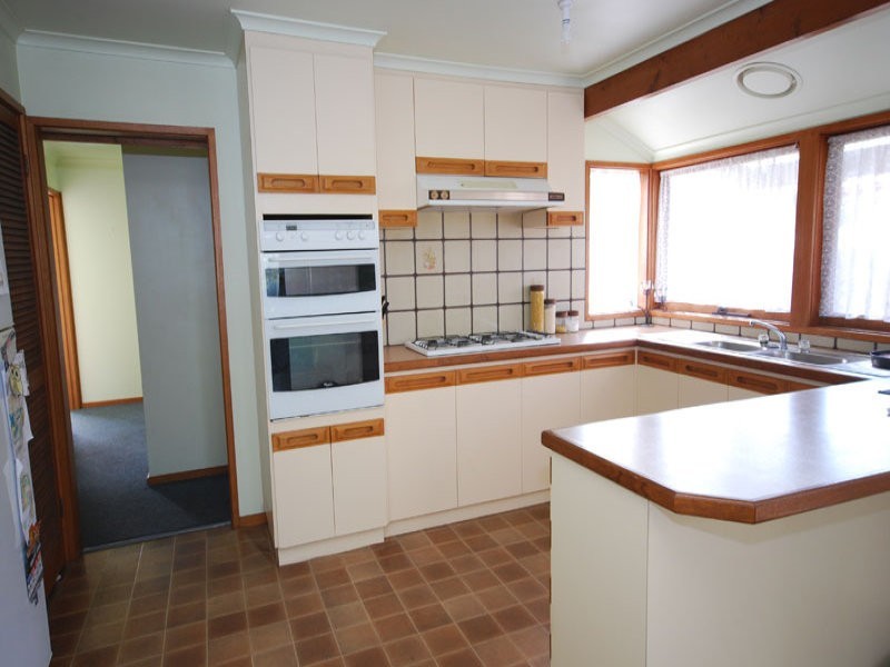 12 Karinya Court, Portland VIC 3305