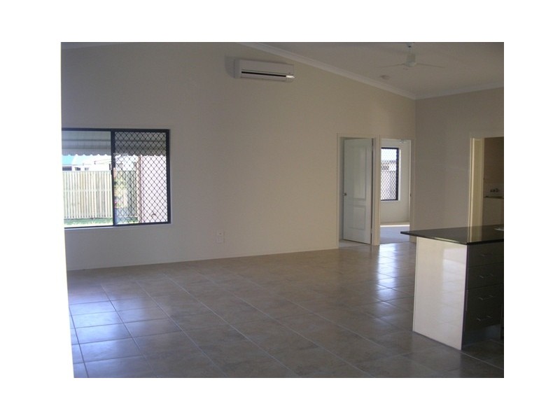 9  Fitzallan Street, Bushland Beach QLD 4818