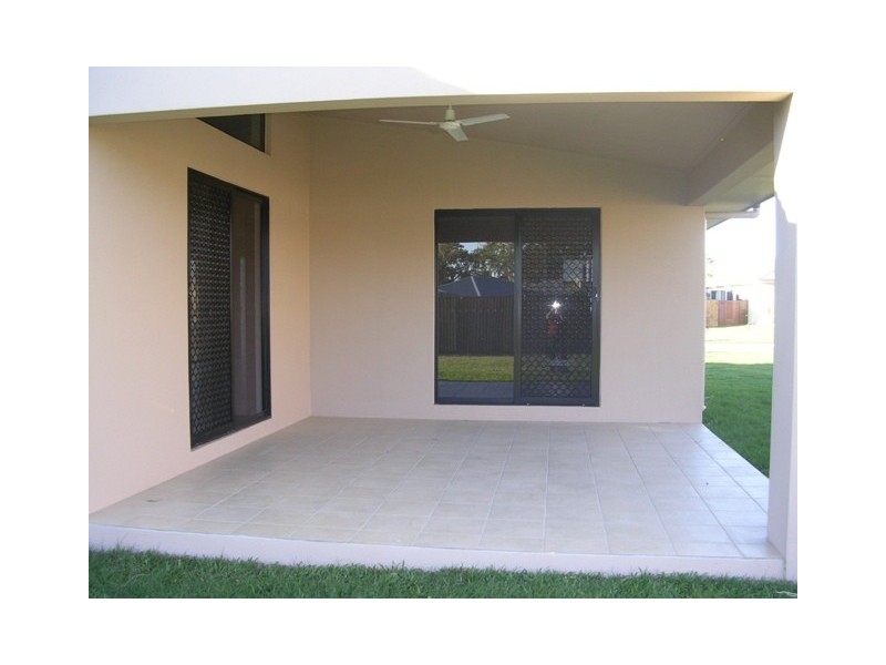 9  Fitzallan Street, Bushland Beach QLD 4818