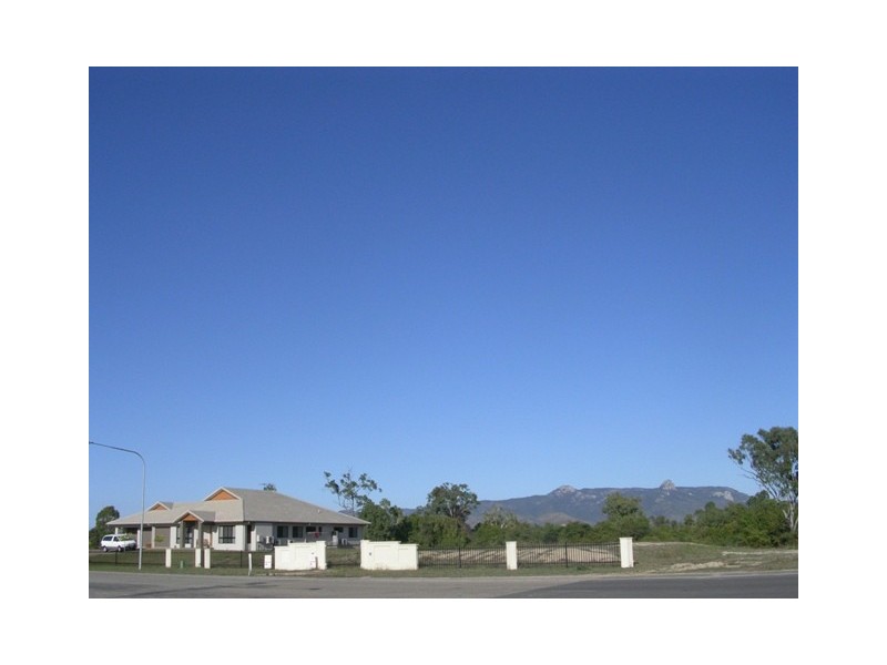 35 South Beck Road, Rasmussen QLD 4815