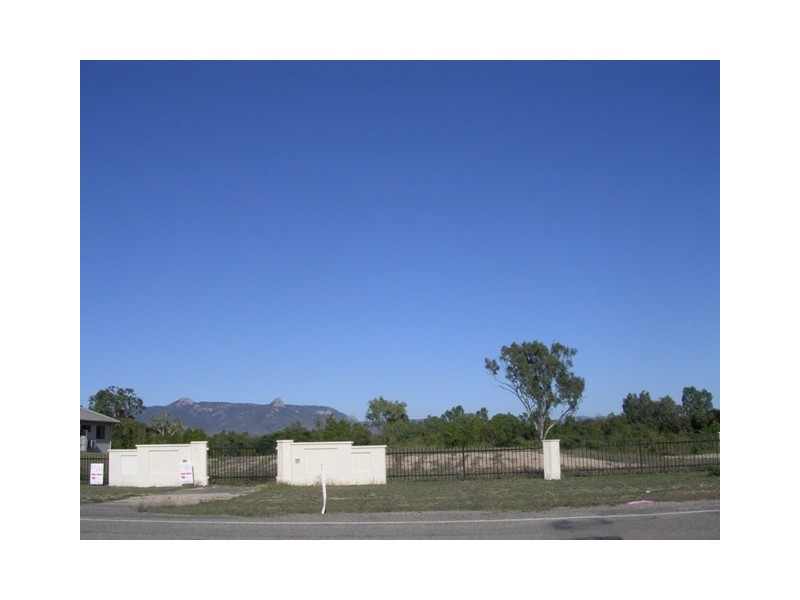 35 South Beck Road, Rasmussen QLD 4815