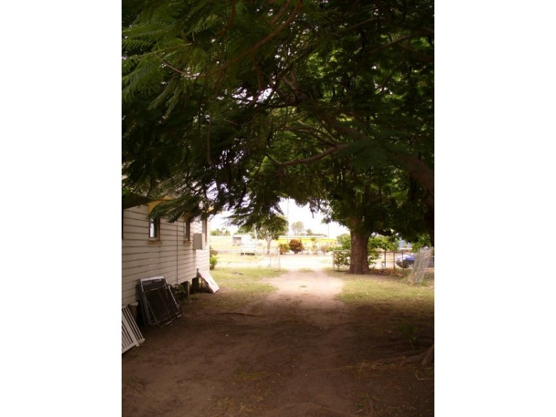 90 Railway Street, Ayr QLD 4807