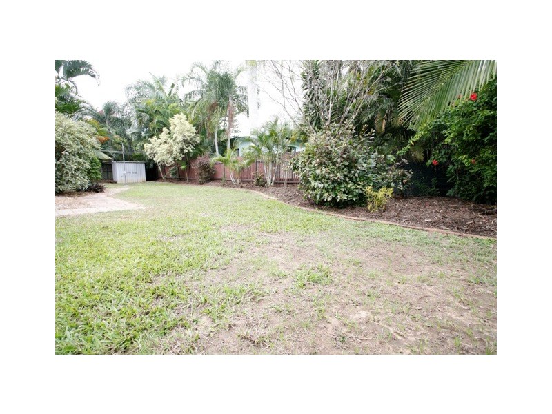 13 Rebecca Court, Rasmussen QLD 4815