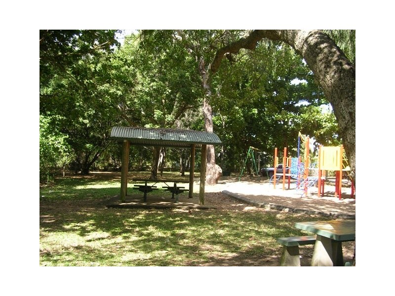 Bushland Beach QLD 4818