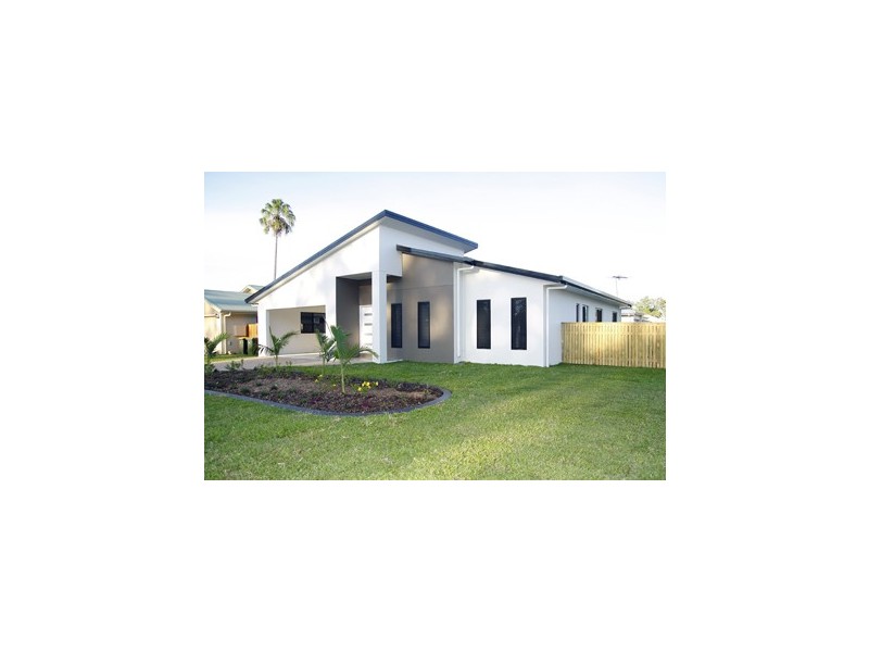 8 Eshelby Street, Bushland Beach QLD 4818