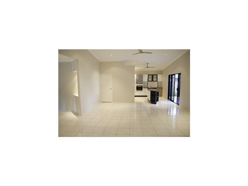 8 Eshelby Street, Bushland Beach QLD 4818