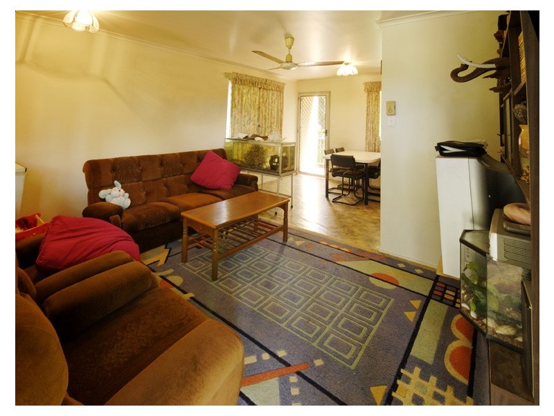 10 Maria Street, Rasmussen QLD 4815