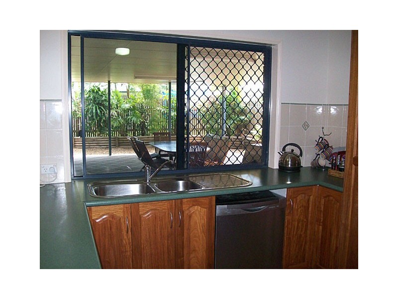 Bushland Beach QLD 4818