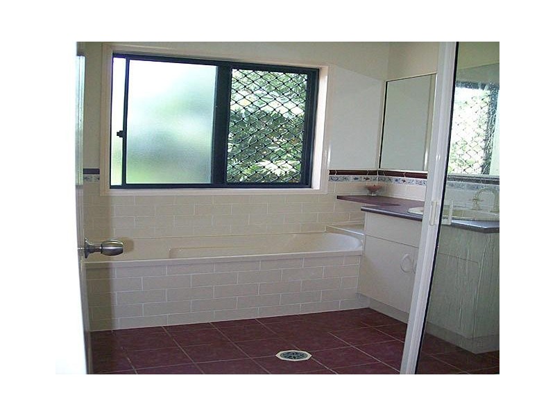 Bushland Beach QLD 4818