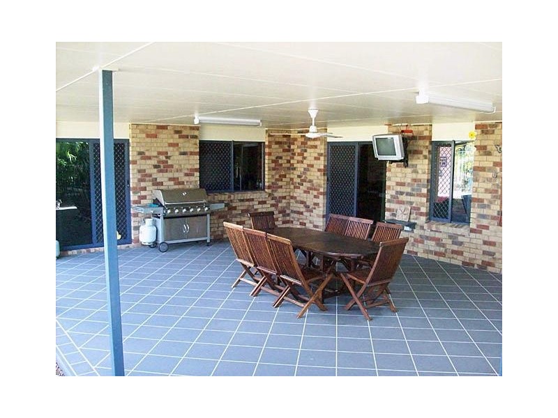 Bushland Beach QLD 4818