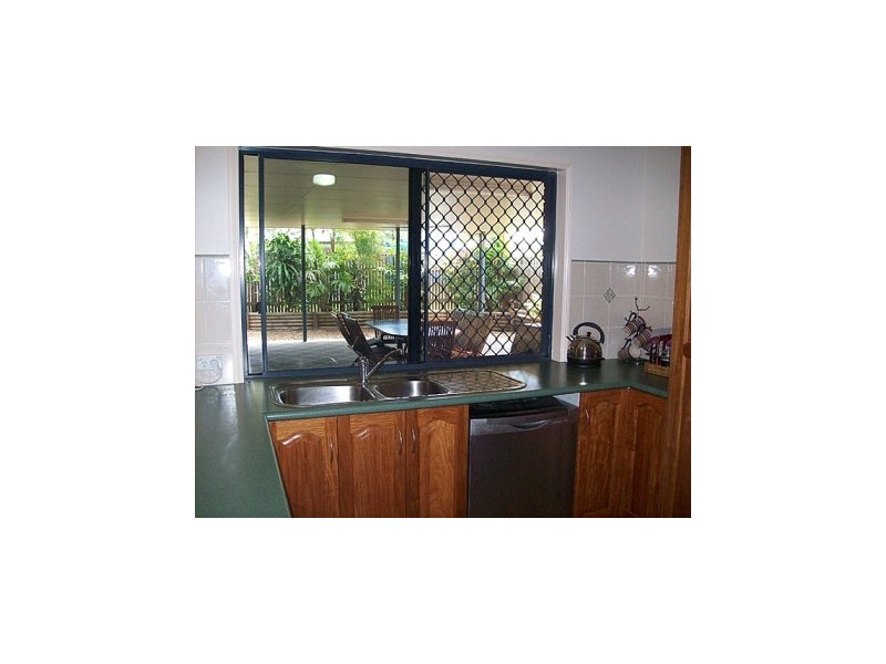 Bushland Beach QLD 4818