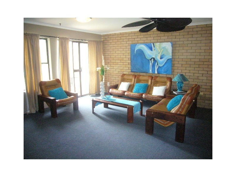 2/36 Goonawarra Drive, Mooloolaba QLD 4557