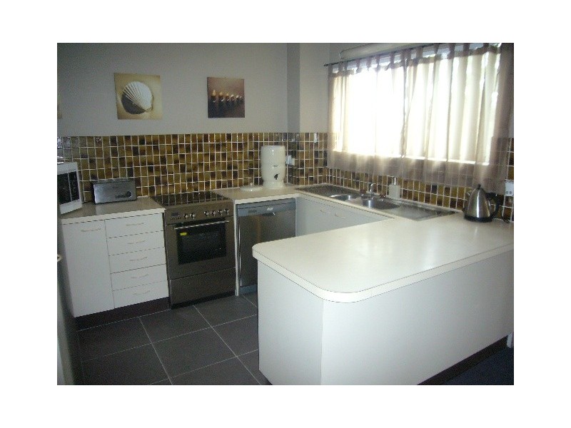 2/36 Goonawarra Drive, Mooloolaba QLD 4557