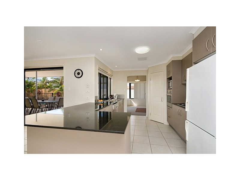 3 Flores Street, Kawana Island QLD 4575