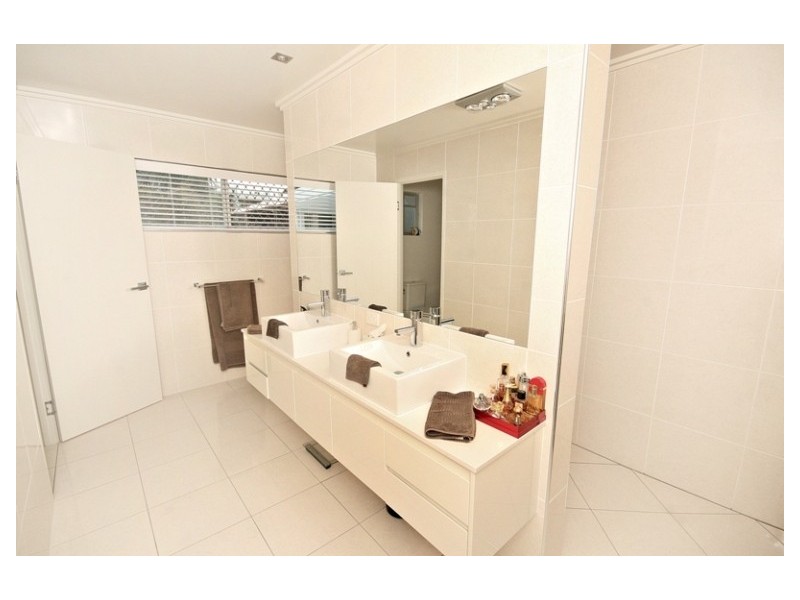 18 Lentara Crescent, Mooloolaba QLD 4557