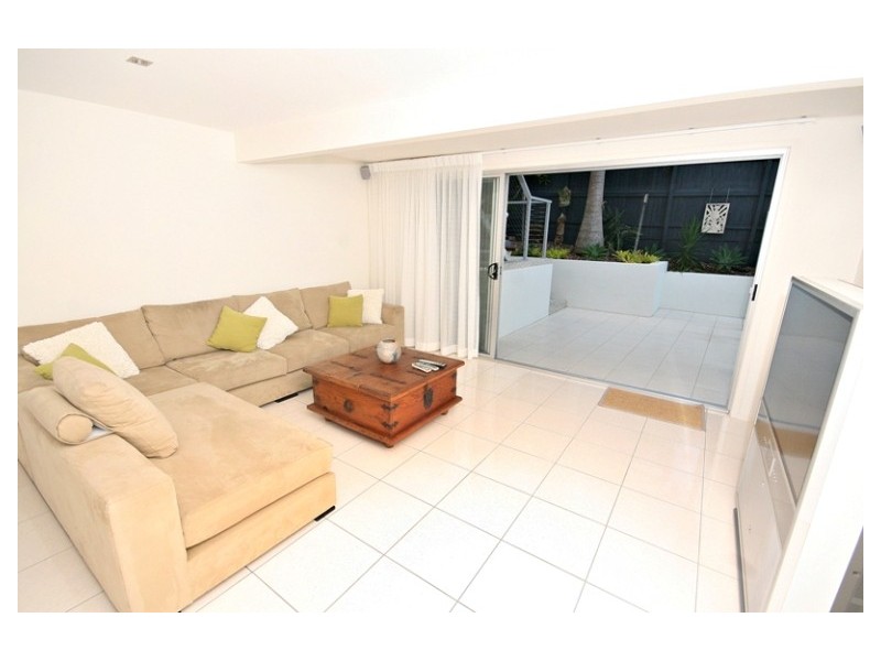 18 Lentara Crescent, Mooloolaba QLD 4557