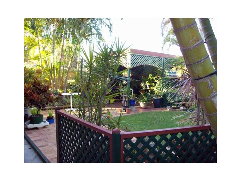 213 Nicklin Way, Warana QLD 4575