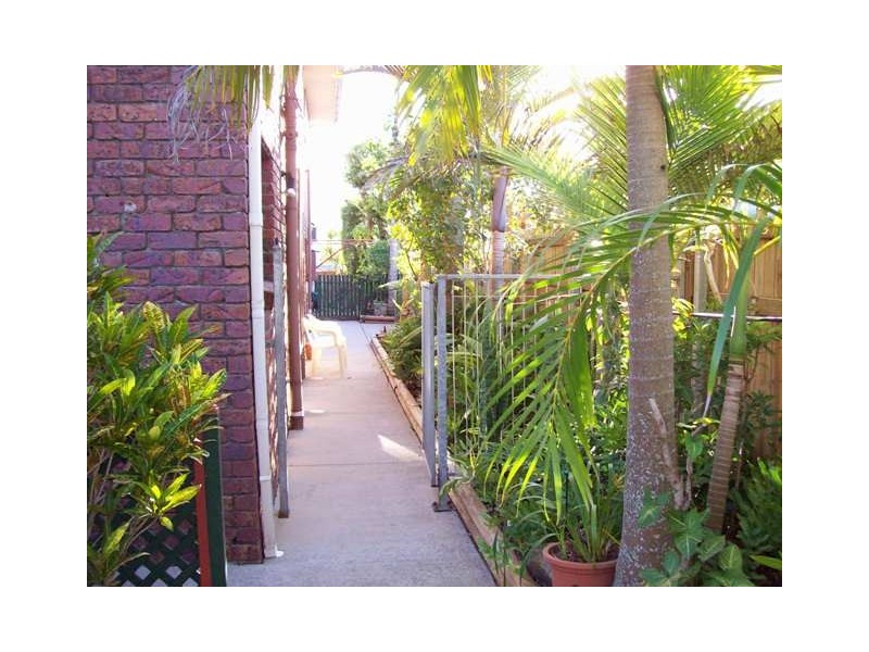 213 Nicklin Way, Warana QLD 4575
