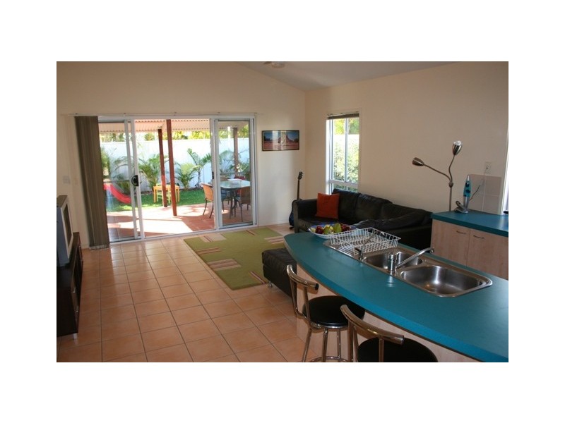 2 St Lucia Crescent, Kawana Island QLD 4575