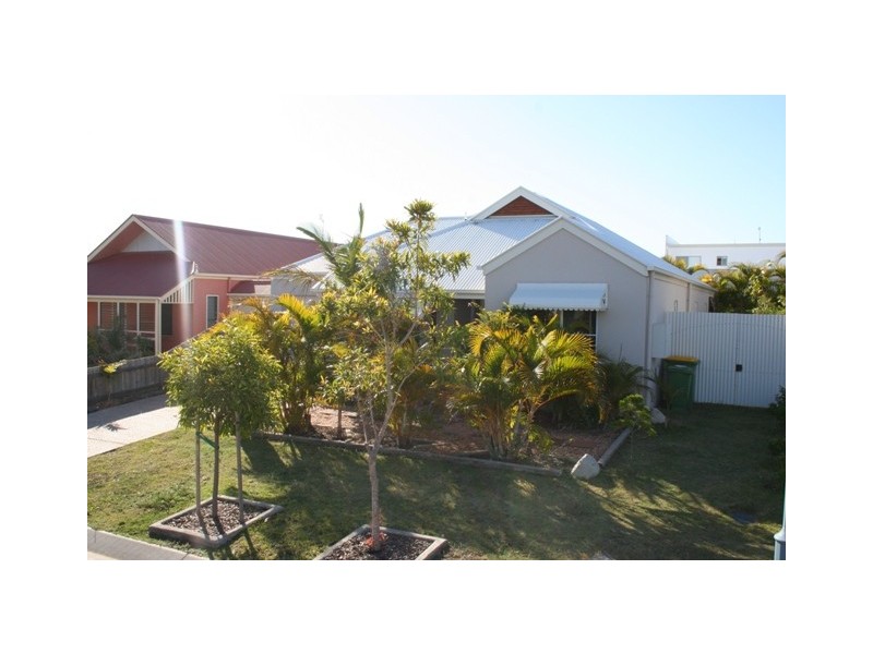 2 St Lucia Crescent, Kawana Island QLD 4575