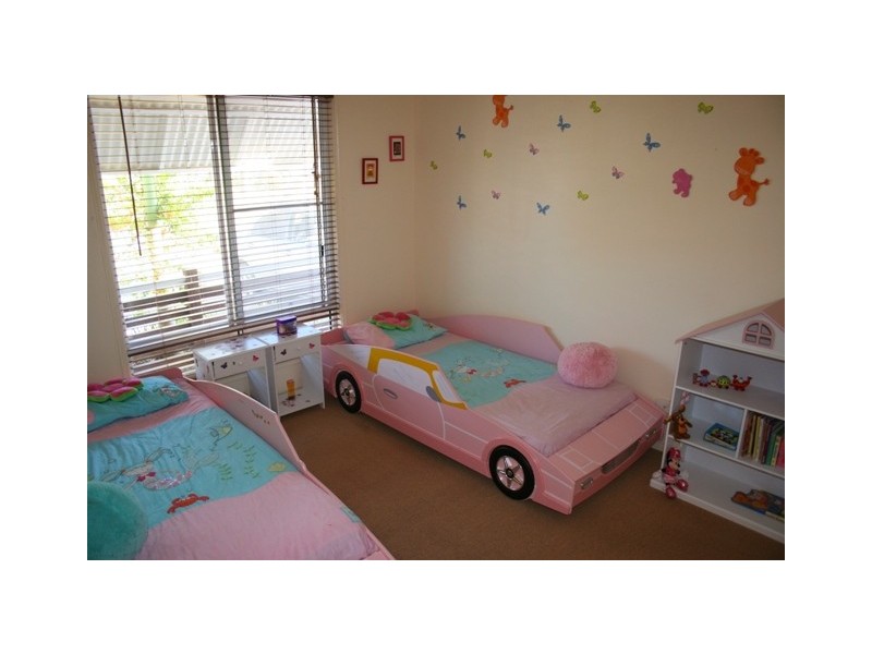 2 St Lucia Crescent, Kawana Island QLD 4575