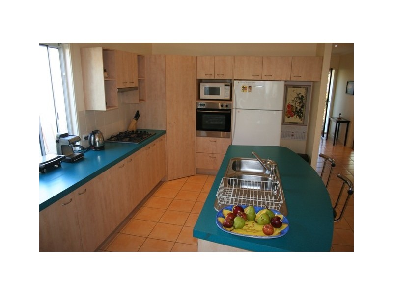 2 St Lucia Crescent, Kawana Island QLD 4575