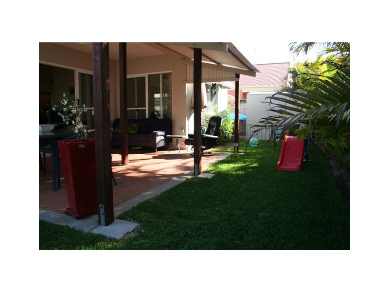 2 St Lucia Crescent, Kawana Island QLD 4575