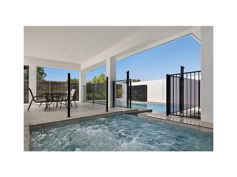 1 Castaway Court, Kawana Island QLD 4575