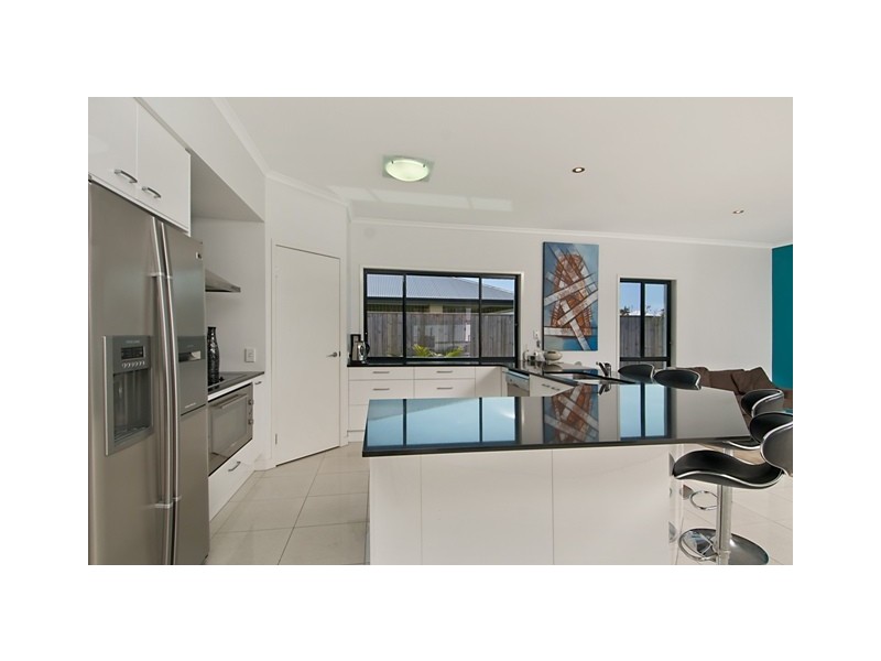 1 Castaway Court, Kawana Island QLD 4575