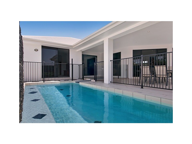 1 Castaway Court, Kawana Island QLD 4575