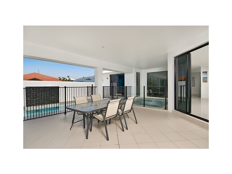 1 Castaway Court, Kawana Island QLD 4575