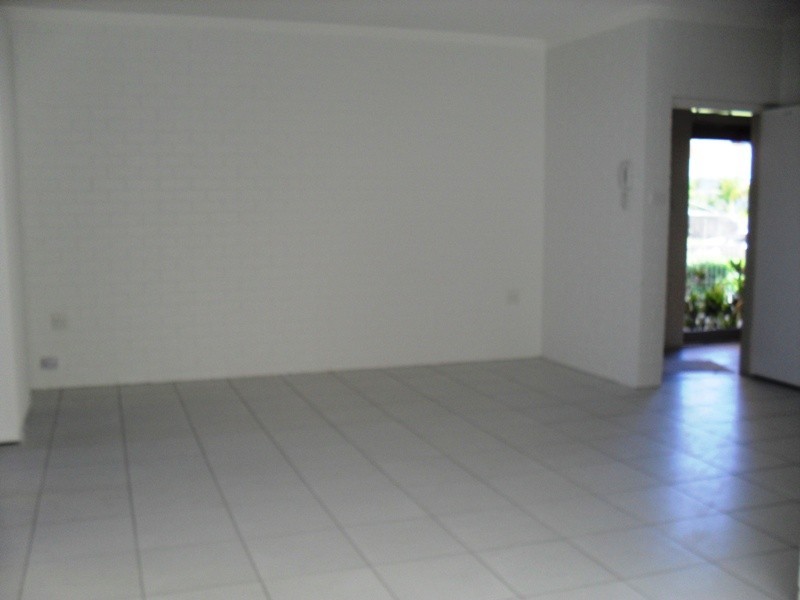 Unit 2 244 Alexandra Parade, Alexandra Headland QLD 4572